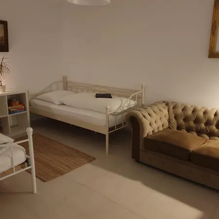 Schoene Ueber Apartment